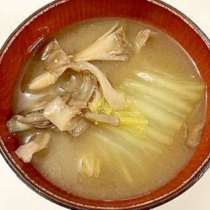 白菜と舞茸の味噌汁
